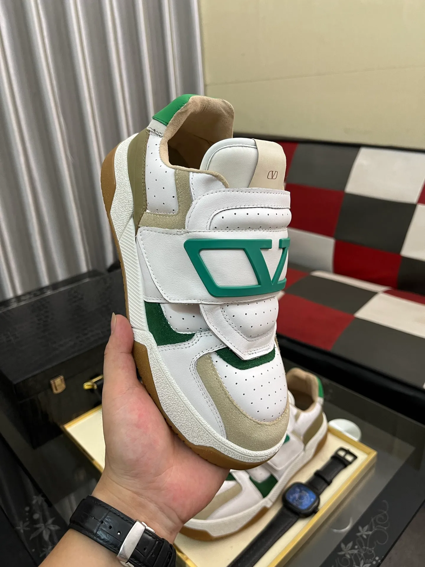 Men's shoes 💰540⌚️⌚️ VALENTINO Valentino's 2025 SS spring and summer new hot casual sports shoes, imported elastic cloth upper ➕The heel is Warren's exclusive rivet shape. The whole is very representative, the combination outsole is really easy to wear and very comfortable on the foot~, classic, comfortable and versatile! Size: 38-443️⃣Colors available